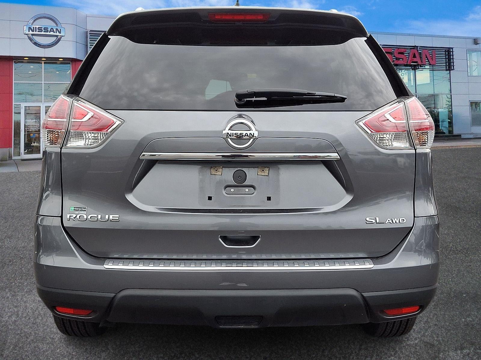 2016 Nissan Rogue — detail view